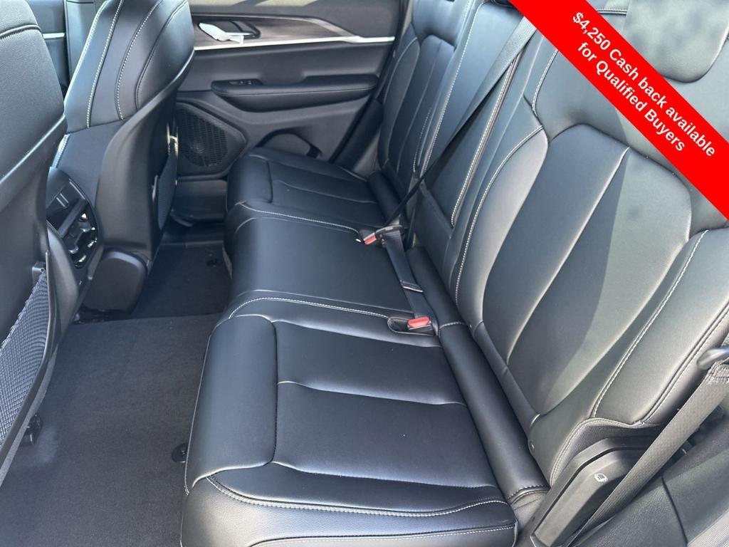 new 2025 Jeep Grand Cherokee car, priced at $45,037