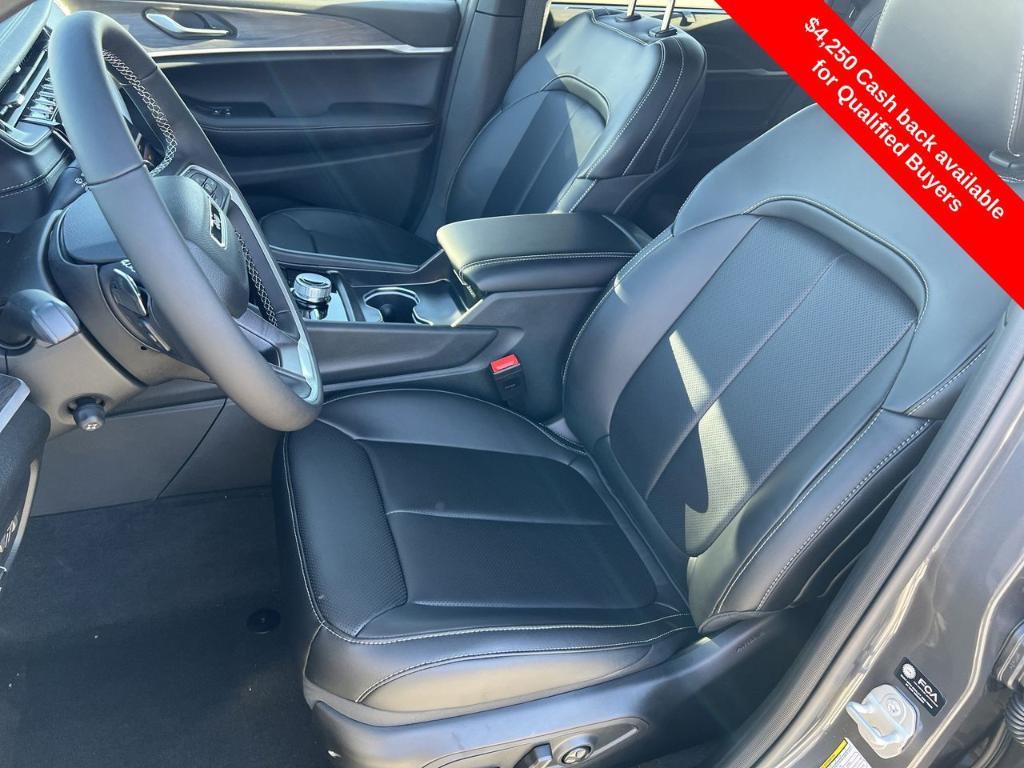 new 2025 Jeep Grand Cherokee car, priced at $46,710