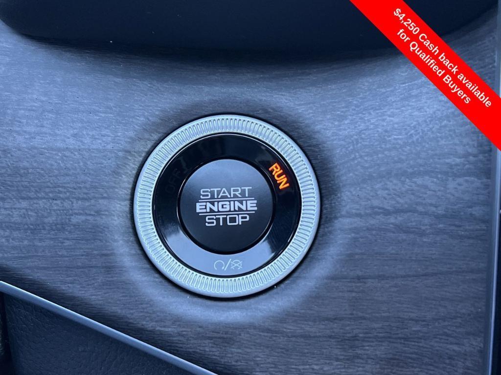 new 2025 Jeep Grand Cherokee car, priced at $46,710