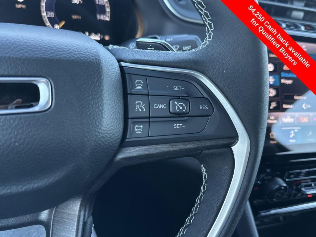 new 2025 Jeep Grand Cherokee car, priced at $45,541