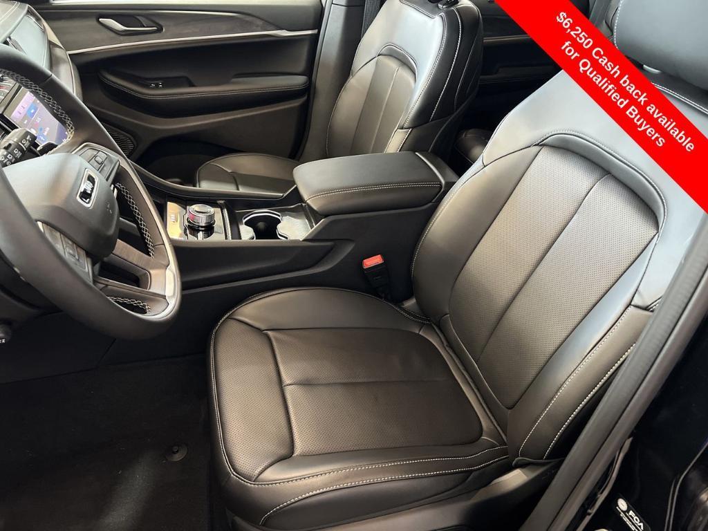 new 2025 Jeep Grand Cherokee car, priced at $44,710