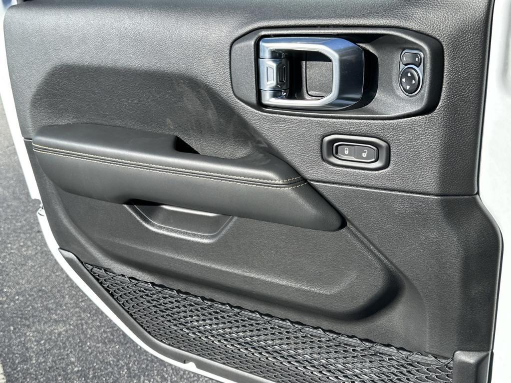 new 2026 Jeep Wrangler car, priced at $47,098