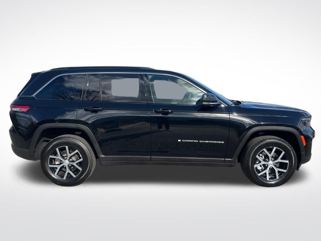 used 2025 Jeep Grand Cherokee car, priced at $37,399
