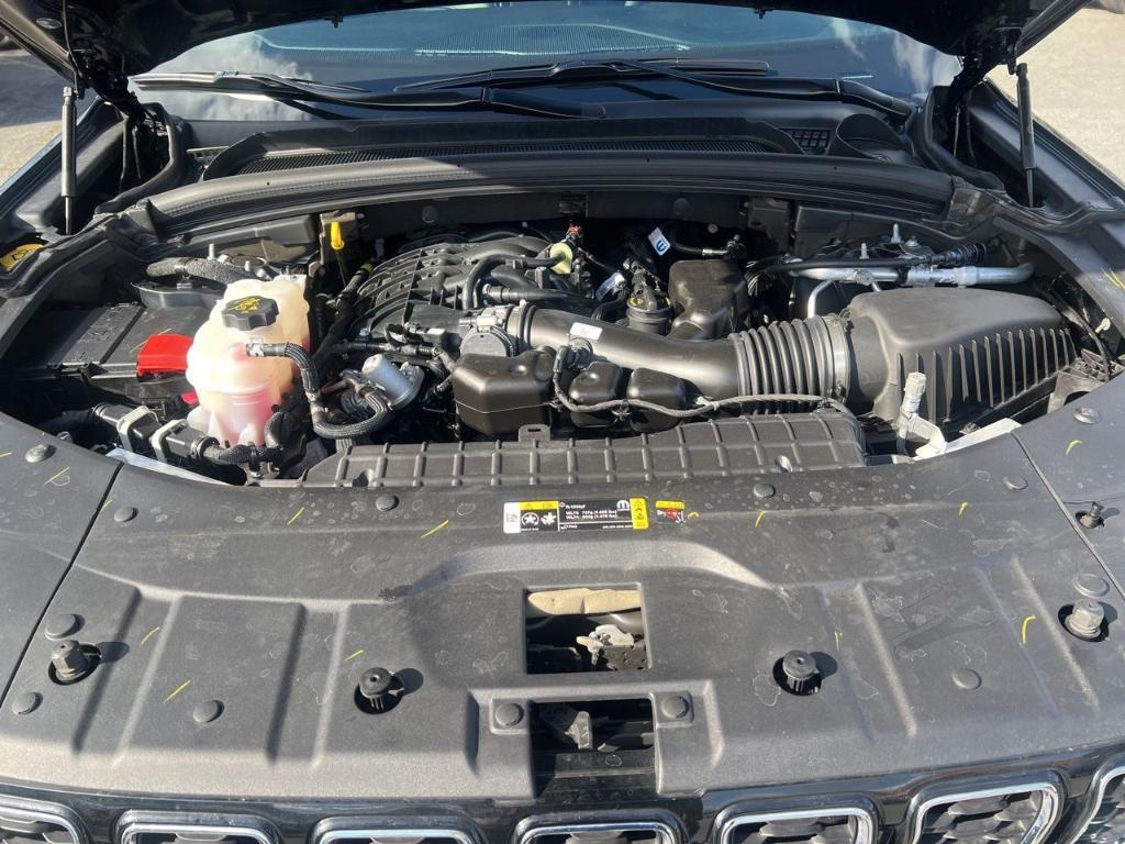 used 2025 Jeep Grand Cherokee car, priced at $37,399