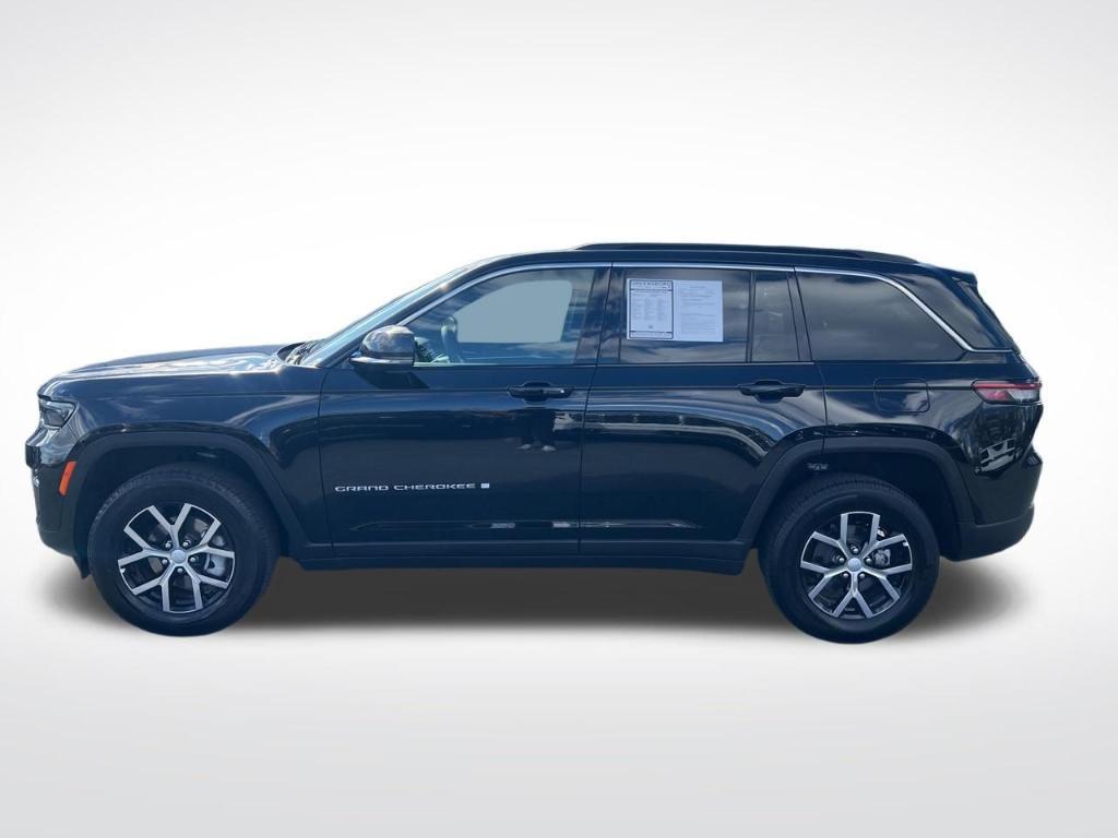 used 2025 Jeep Grand Cherokee car, priced at $37,399