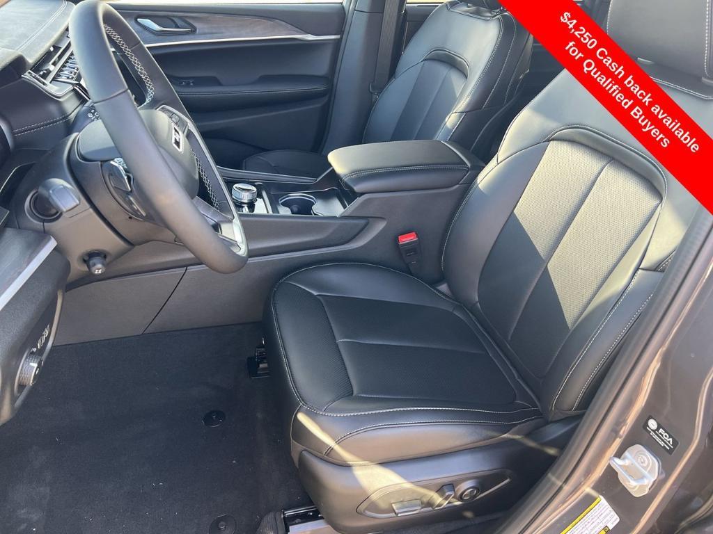 new 2025 Jeep Grand Cherokee car, priced at $46,710