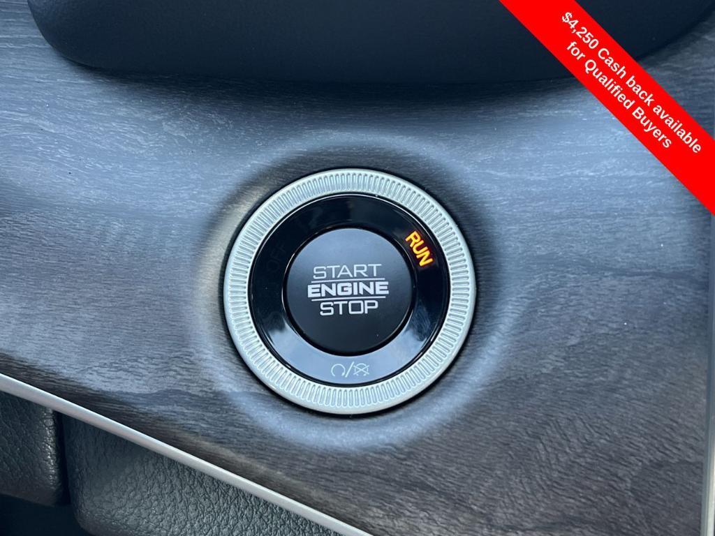 new 2025 Jeep Grand Cherokee car, priced at $46,710