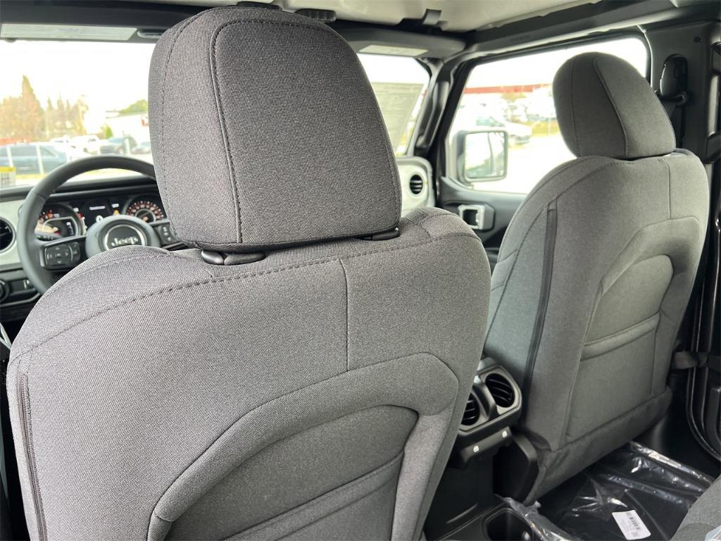 new 2026 Jeep Gladiator car, priced at $47,042