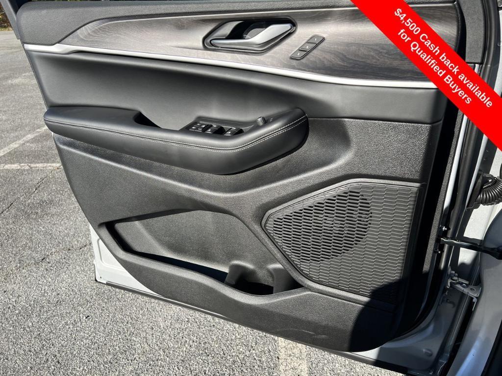 new 2025 Jeep Grand Cherokee L car, priced at $46,757