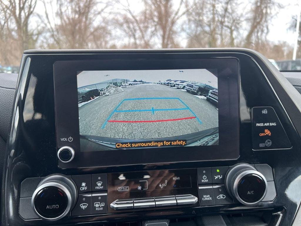 used 2023 Toyota Highlander car, priced at $31,000