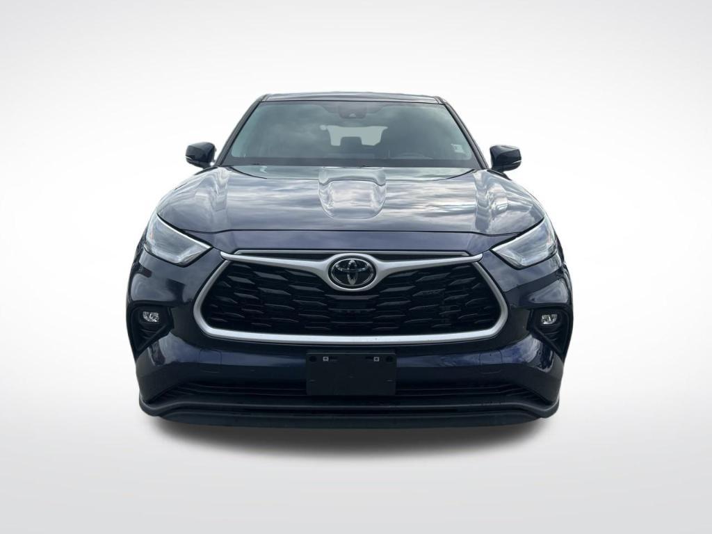 used 2023 Toyota Highlander car, priced at $31,000
