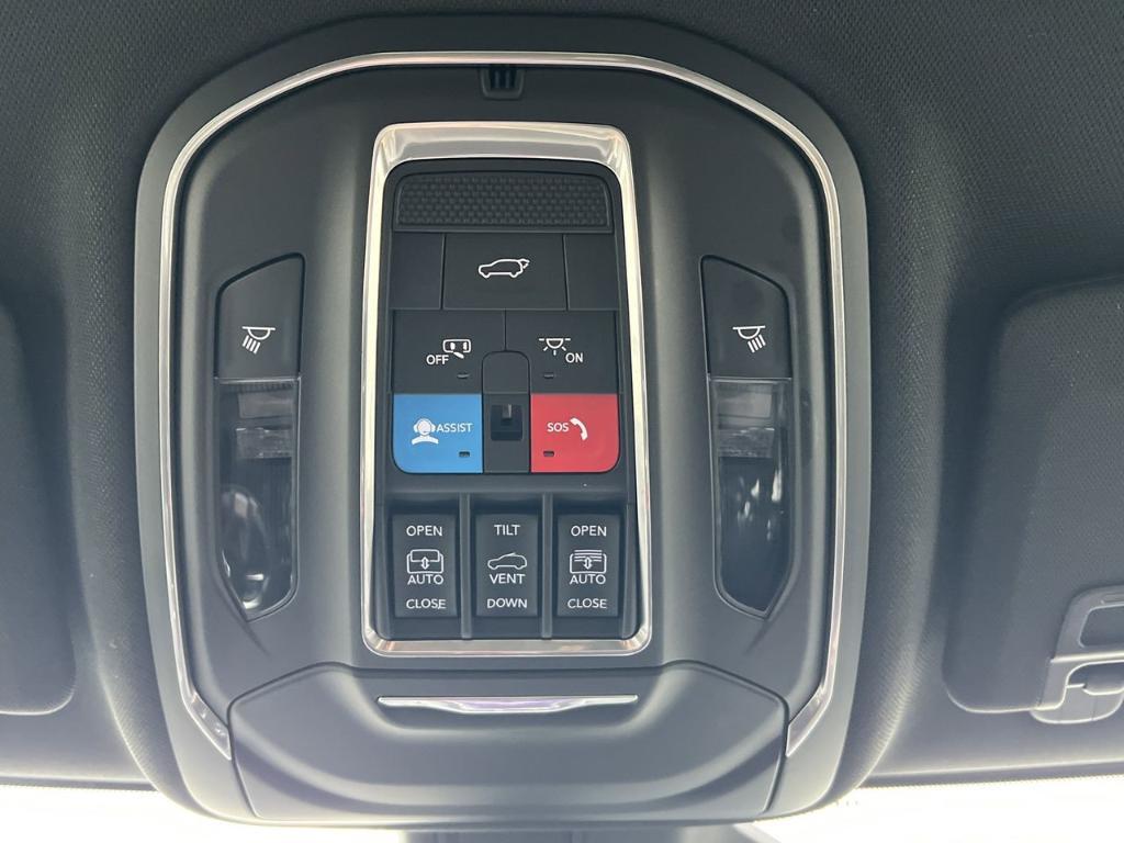 used 2025 Jeep Grand Cherokee car, priced at $46,500