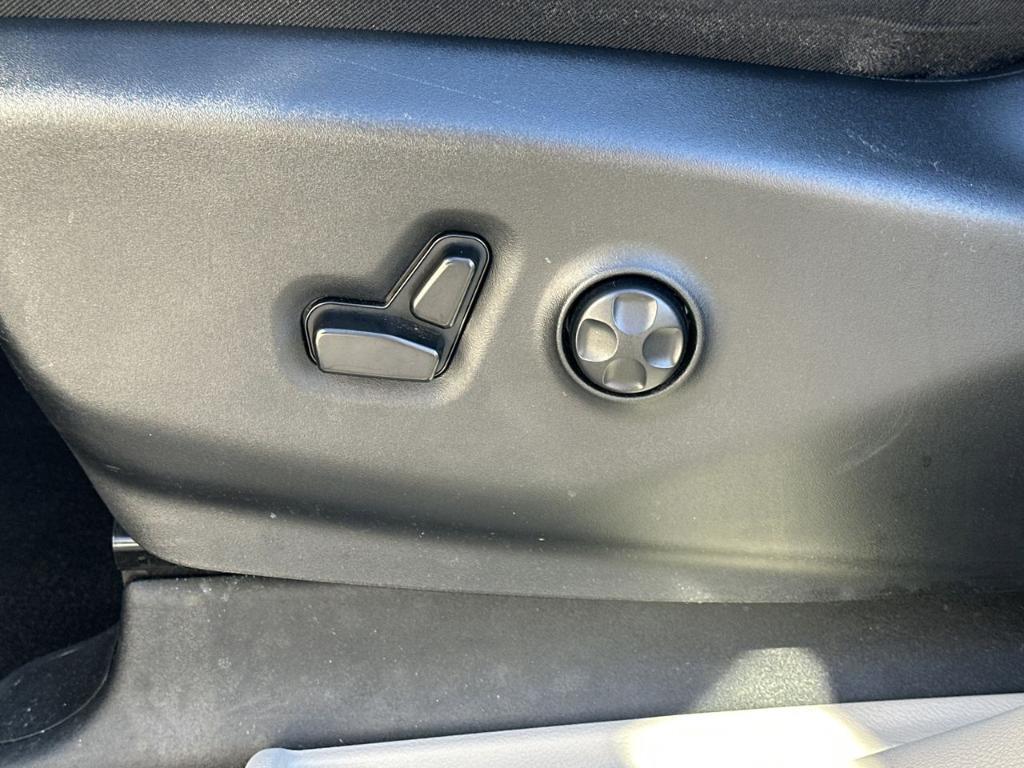 used 2024 Chrysler Pacifica car, priced at $25,200