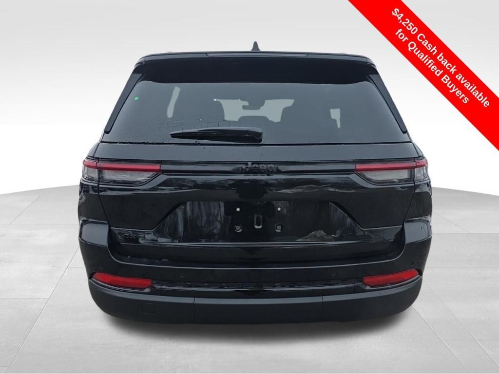 new 2025 Jeep Grand Cherokee car, priced at $45,541