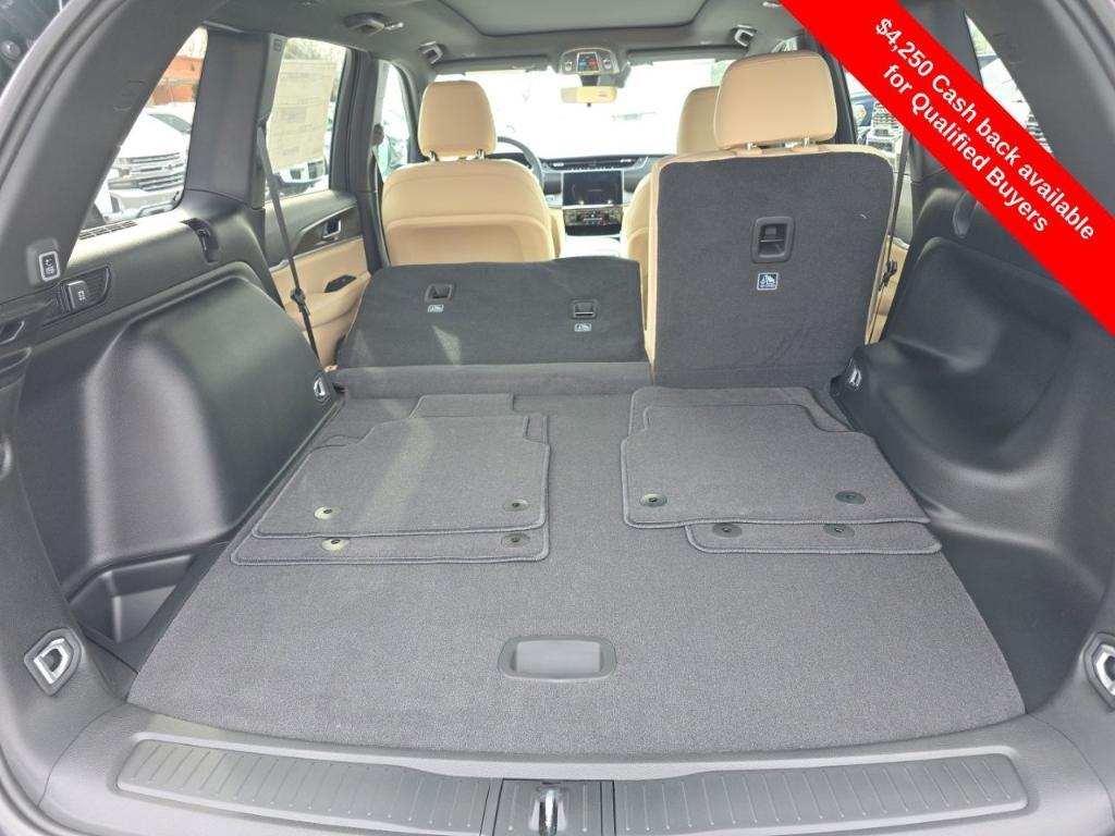 new 2025 Jeep Grand Cherokee car, priced at $45,541