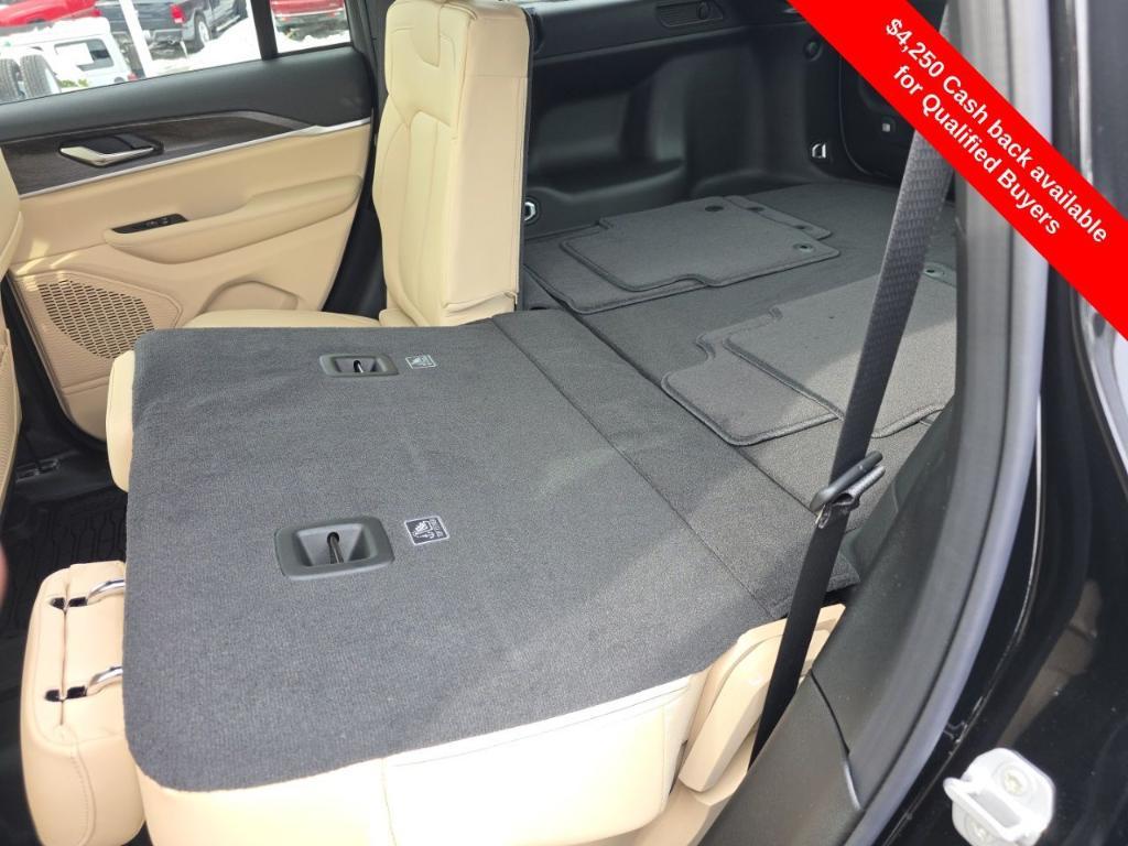 new 2025 Jeep Grand Cherokee car, priced at $45,541