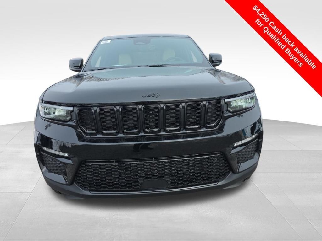 new 2025 Jeep Grand Cherokee car, priced at $45,541