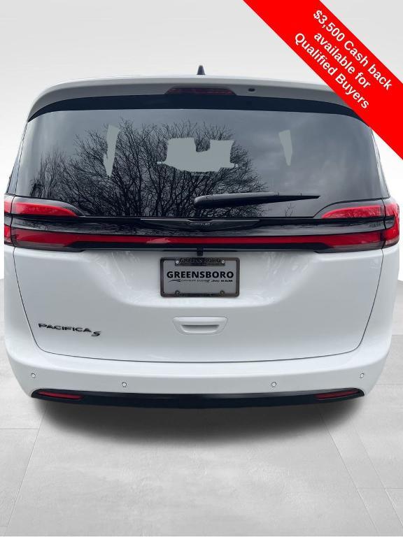new 2026 Chrysler Pacifica car, priced at $43,563
