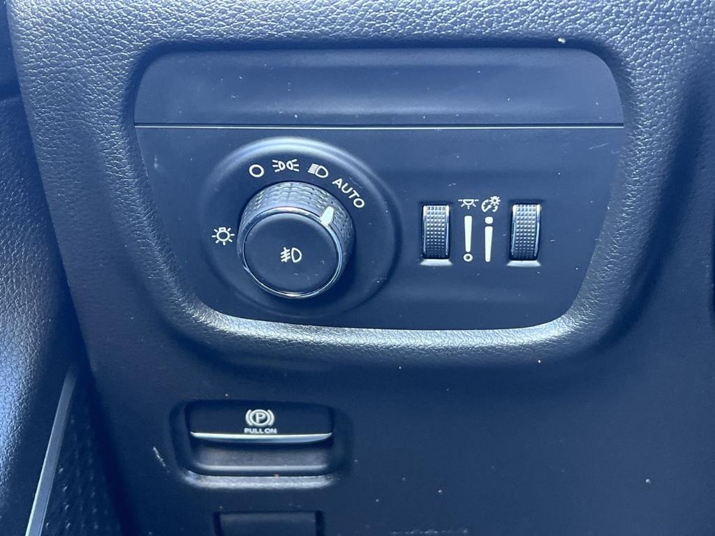 used 2021 Jeep Grand Cherokee L car, priced at $25,000