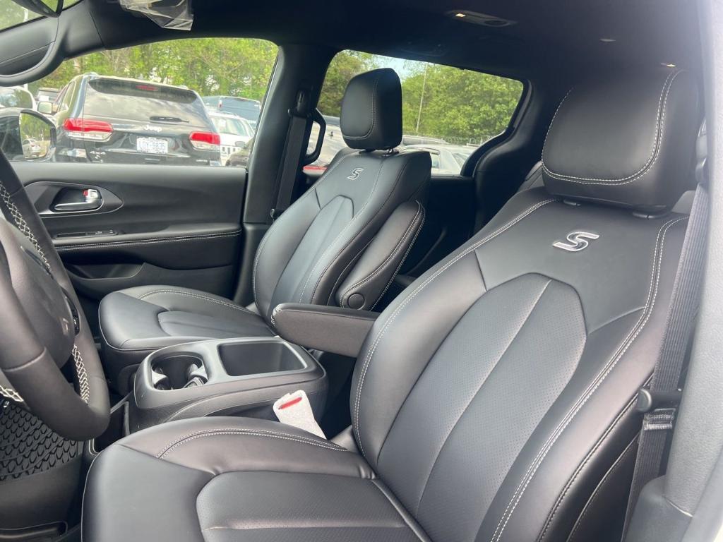new 2026 Chrysler Pacifica car, priced at $44,527