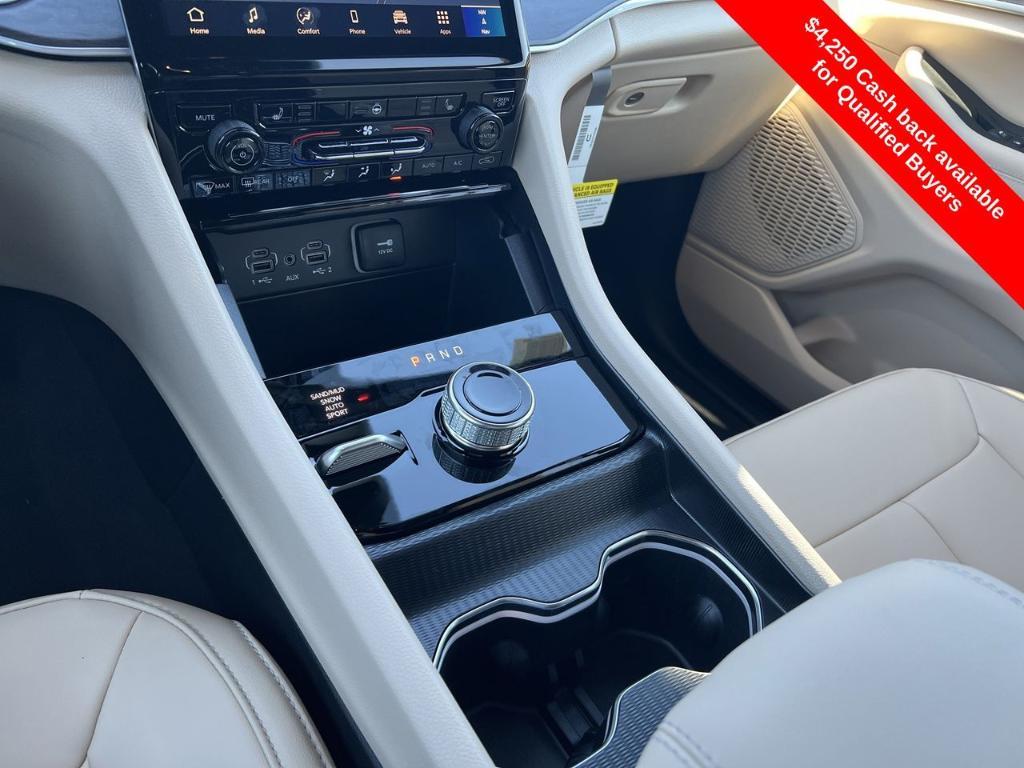 new 2025 Jeep Grand Cherokee car, priced at $41,604