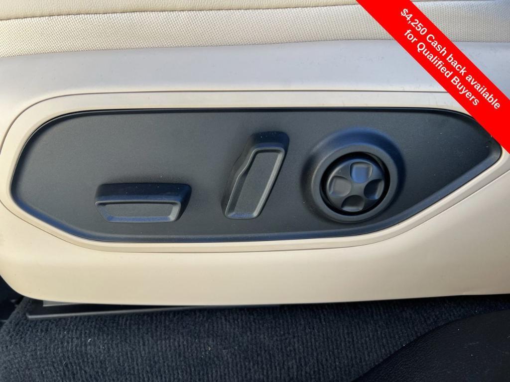 new 2025 Jeep Grand Cherokee car, priced at $41,604