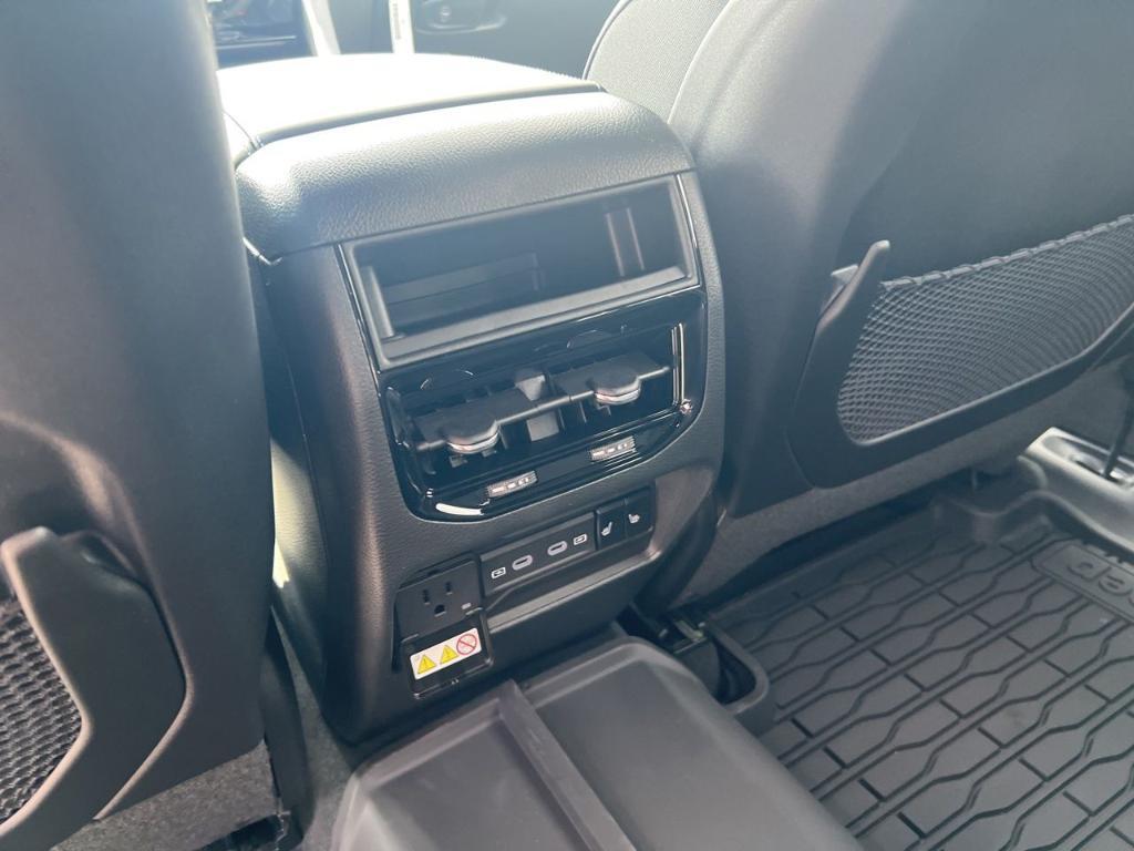 new 2026 Jeep Grand Cherokee car, priced at $50,056