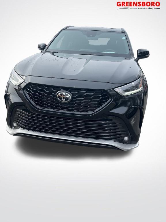 used 2023 Toyota Highlander car, priced at $38,000