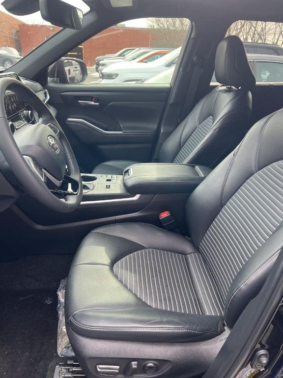 used 2023 Toyota Highlander car, priced at $38,000