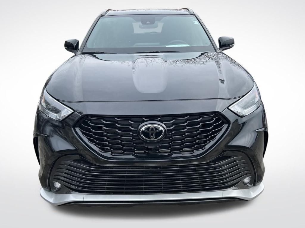 used 2023 Toyota Highlander car, priced at $36,200