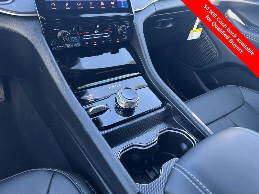 new 2025 Jeep Grand Cherokee L car, priced at $43,700