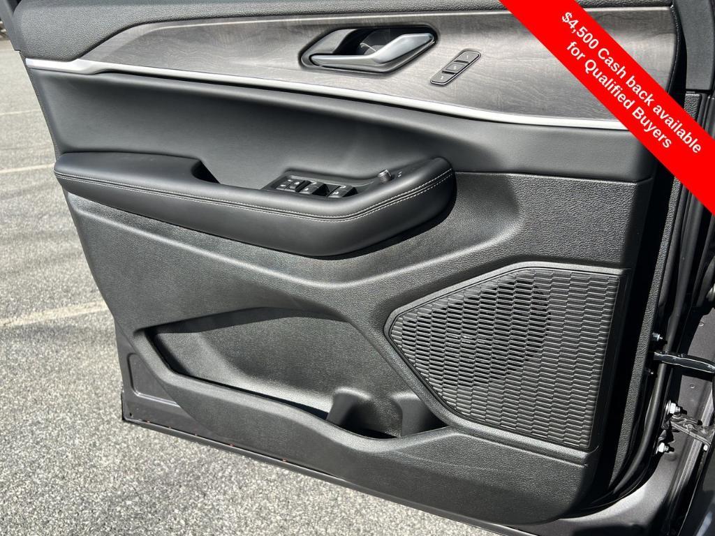 new 2025 Jeep Grand Cherokee L car, priced at $43,700