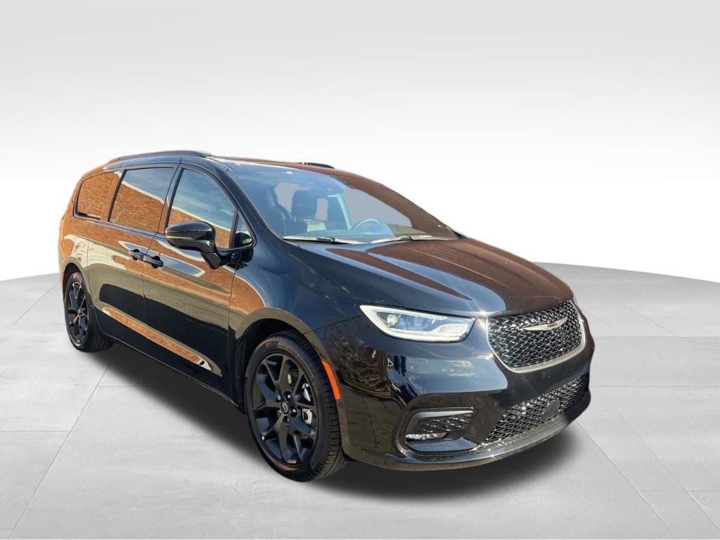 new 2026 Chrysler Pacifica car, priced at $48,427
