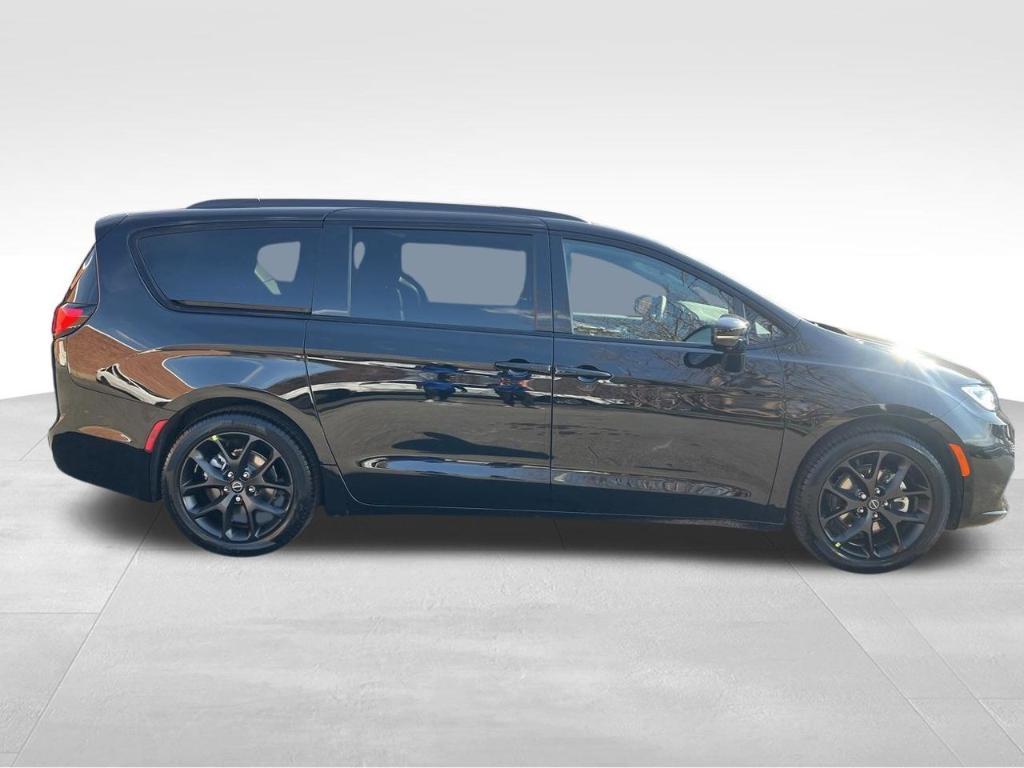 new 2026 Chrysler Pacifica car, priced at $48,427