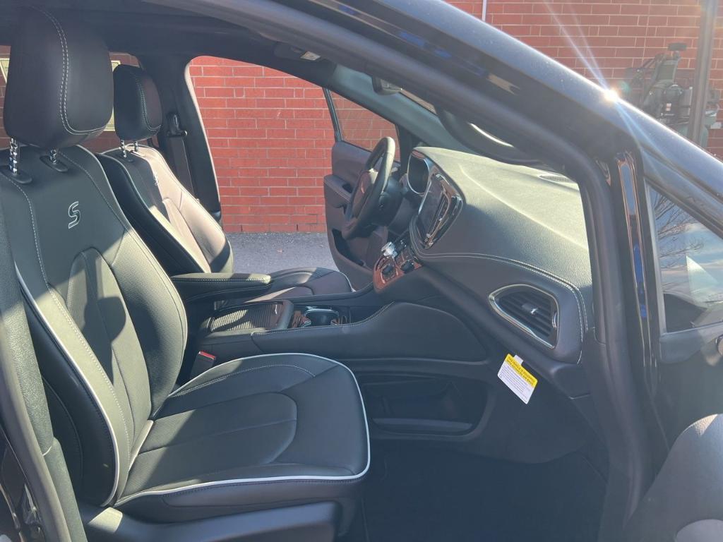 new 2026 Chrysler Pacifica car, priced at $48,427