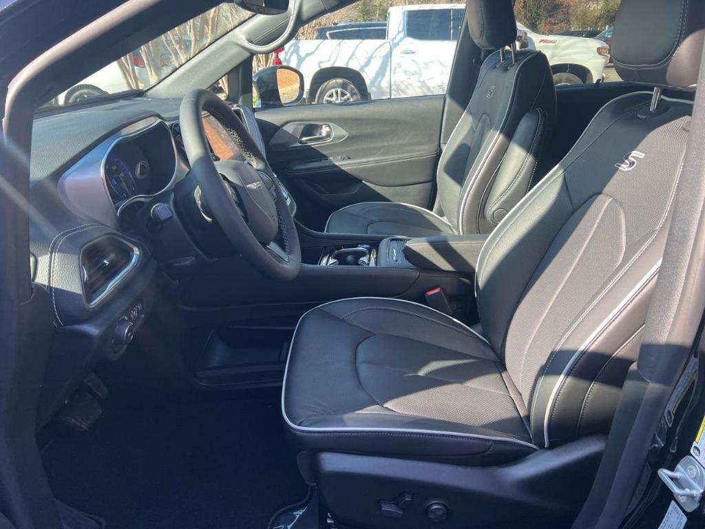 new 2026 Chrysler Pacifica car, priced at $48,427