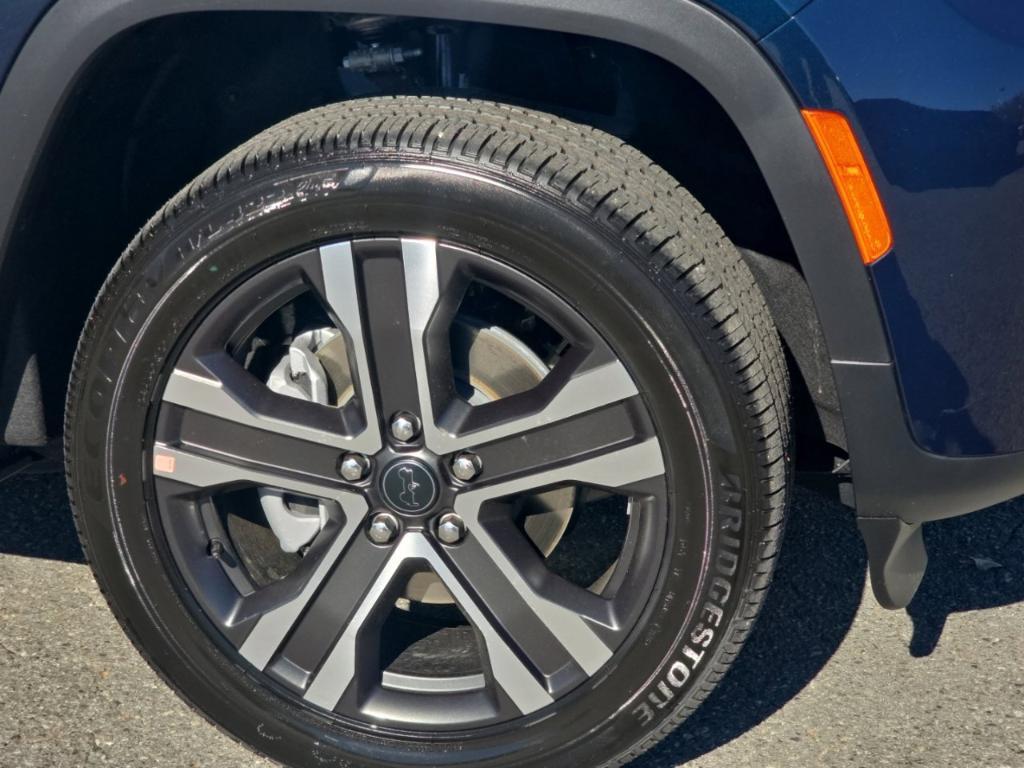 new 2027 Jeep Grand Cherokee car, priced at $50,795