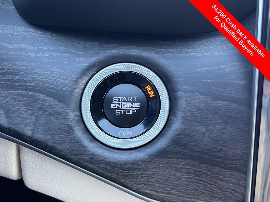 new 2025 Jeep Grand Cherokee car, priced at $45,541