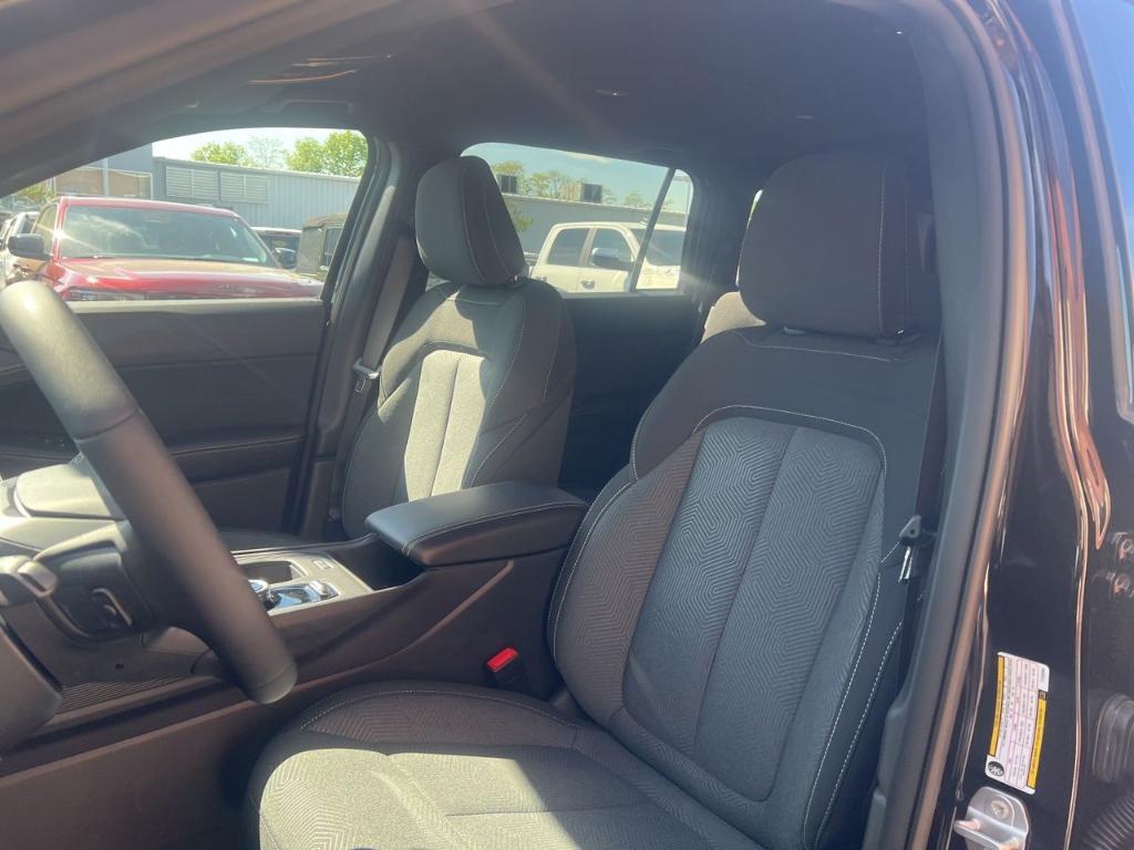 new 2026 Jeep Cherokee car, priced at $39,055
