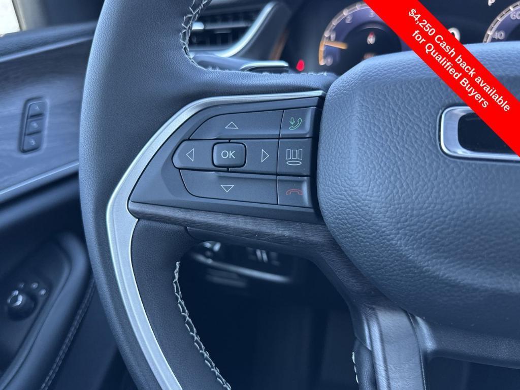 new 2025 Jeep Grand Cherokee car, priced at $45,541