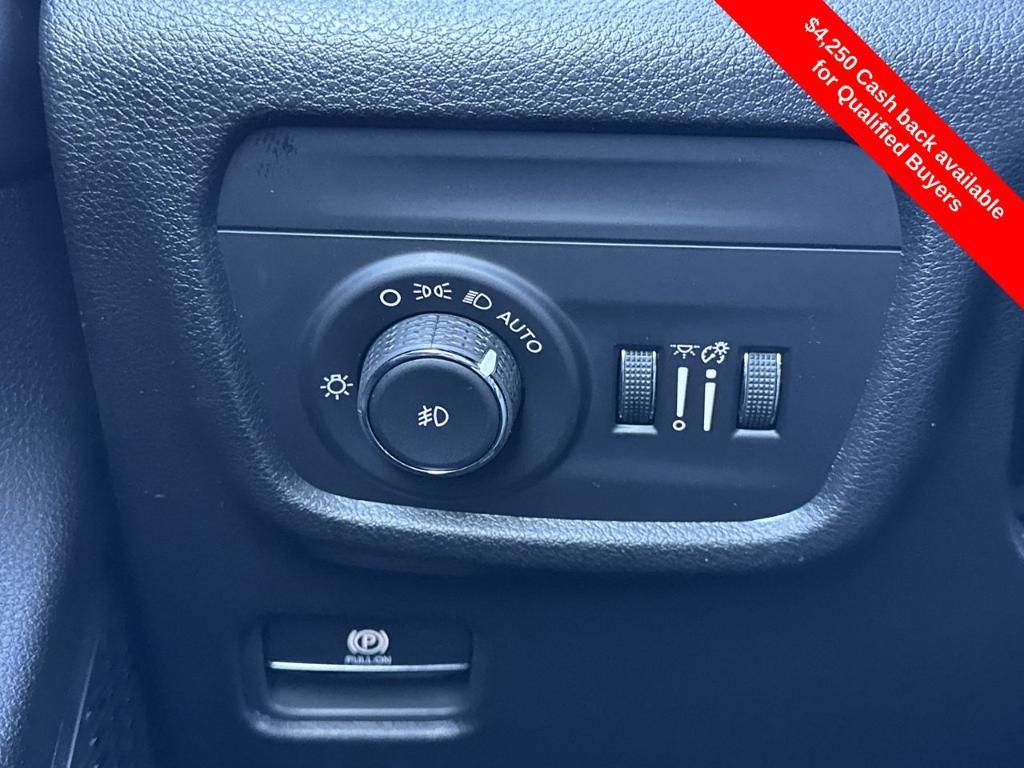 new 2025 Jeep Grand Cherokee car, priced at $45,541