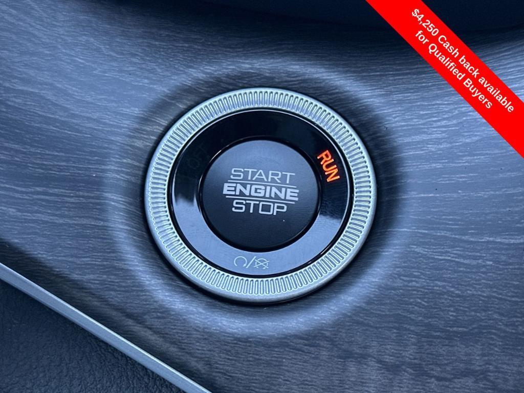 new 2025 Jeep Grand Cherokee car, priced at $45,541