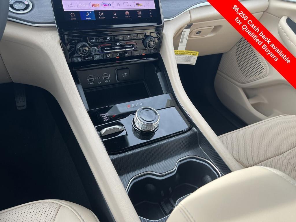 new 2025 Jeep Grand Cherokee car, priced at $45,817