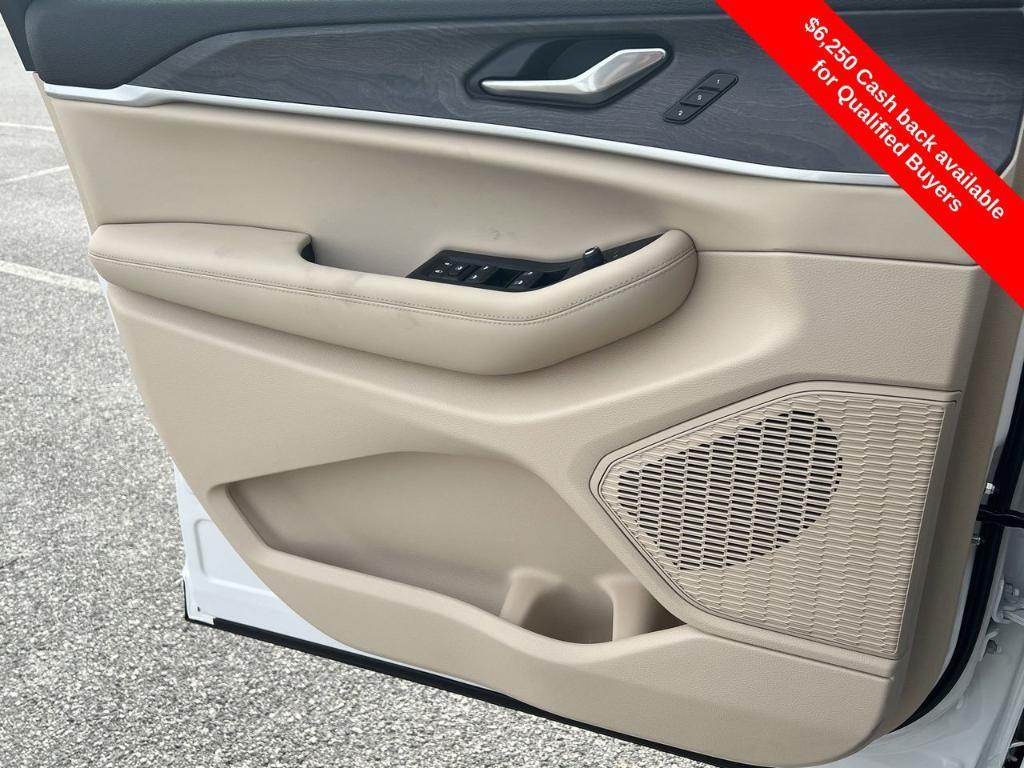 new 2025 Jeep Grand Cherokee car, priced at $45,817