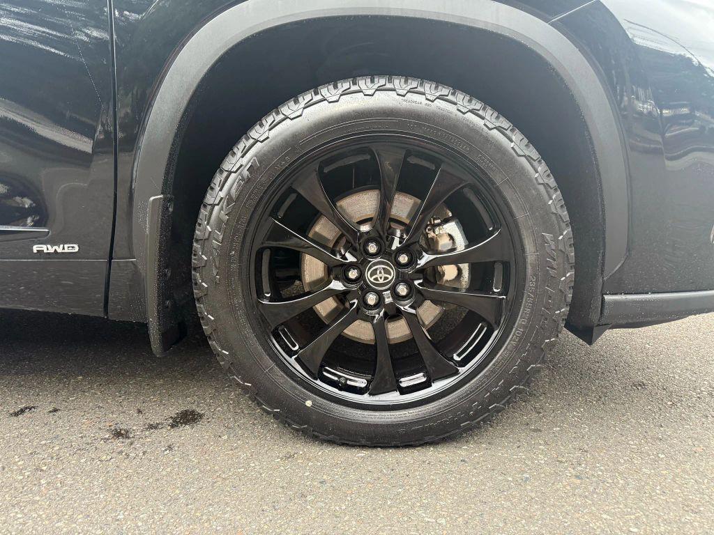 used 2022 Toyota Highlander Hybrid car, priced at $28,990