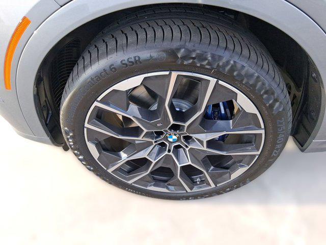 new 2026 BMW X7 car, priced at $99,735