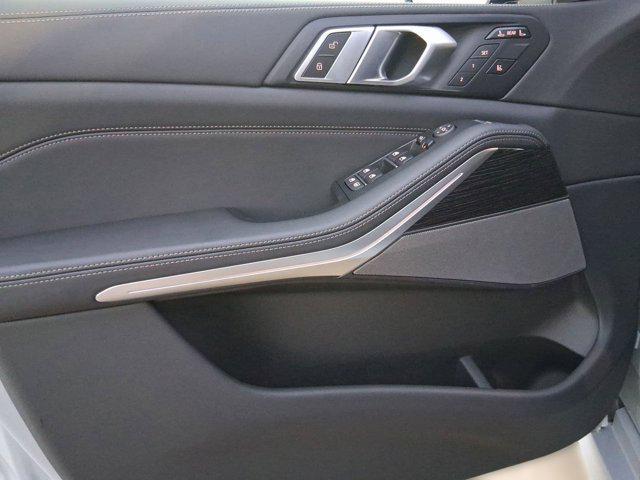 new 2026 BMW X7 car, priced at $99,085