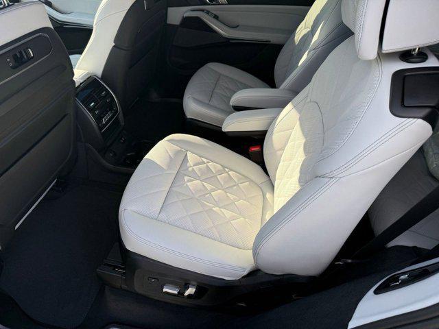 new 2026 BMW X7 car, priced at $100,300
