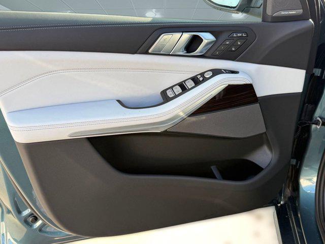 new 2026 BMW X7 car, priced at $100,300