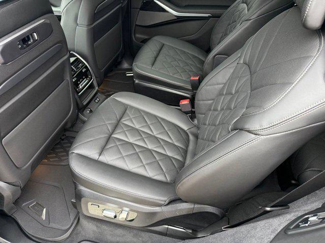 new 2026 BMW X7 car, priced at $102,155